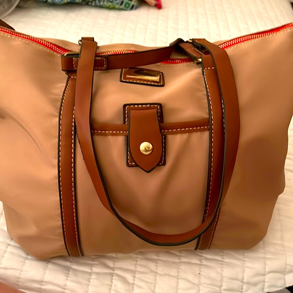 Elegant Tan Shoulder Bag